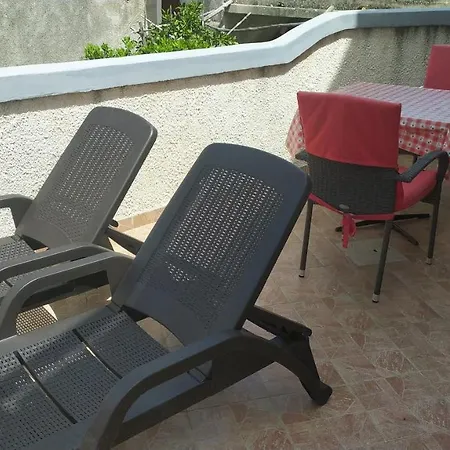 Holiday Home Pernat 度假居
