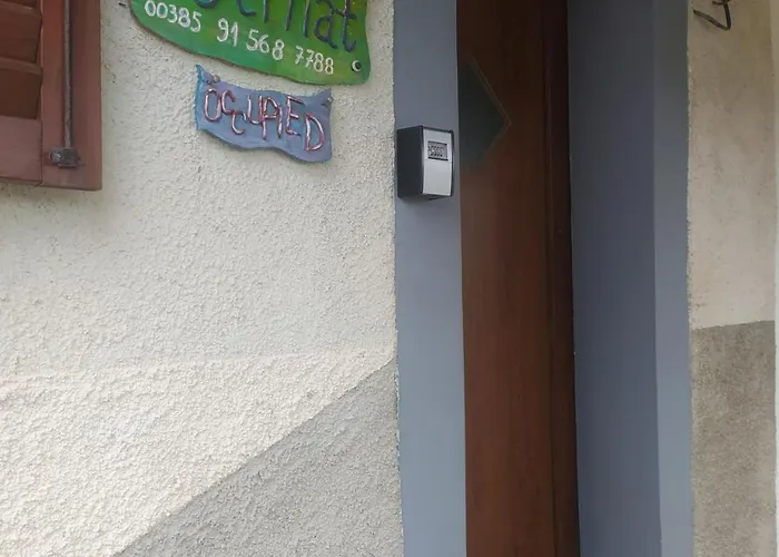 Holiday Home Pernat Case de vacanță